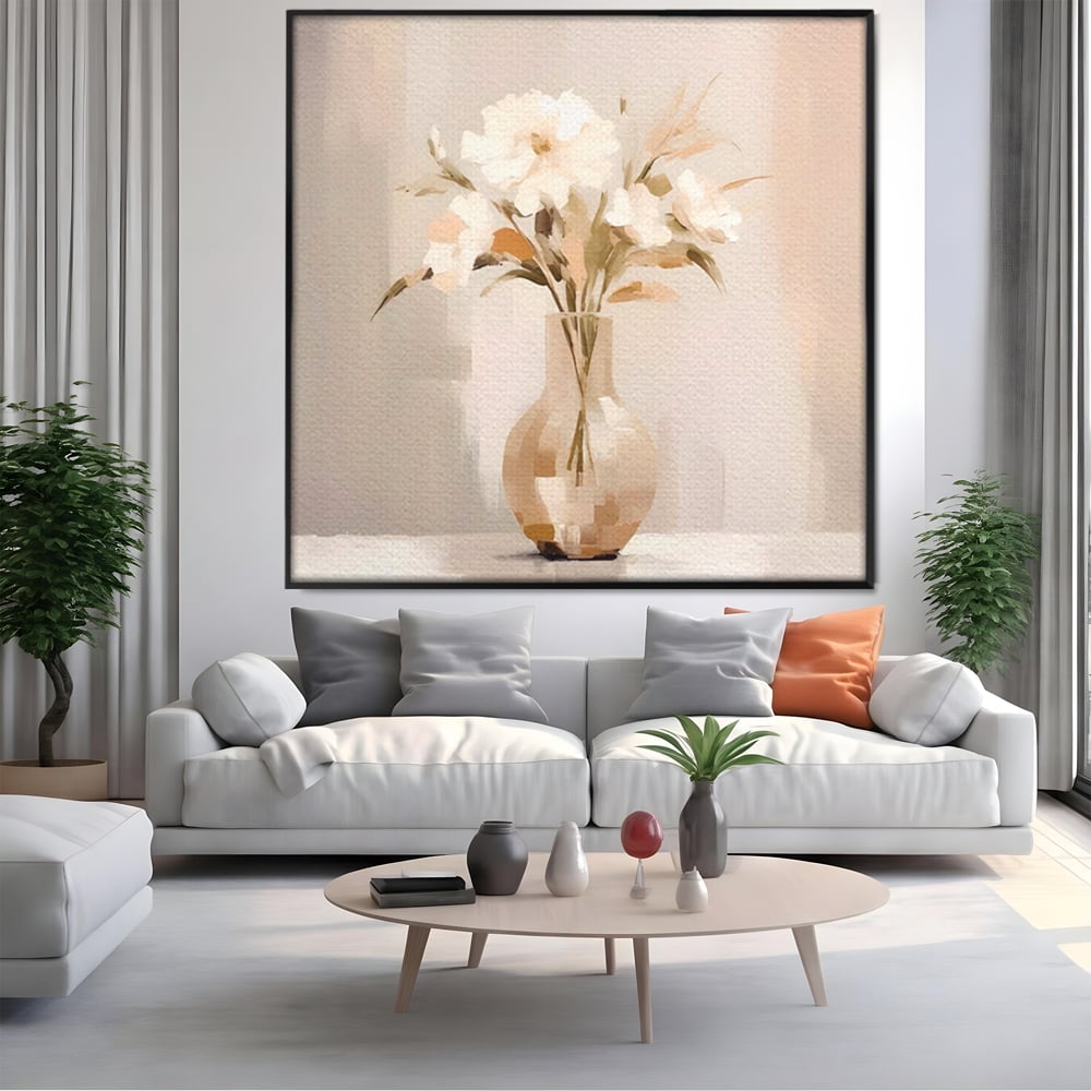 Tablou canvas cu tablou patrat cu vaza si flori albe, in rama de aluminiu negru, pe perete intr-un living